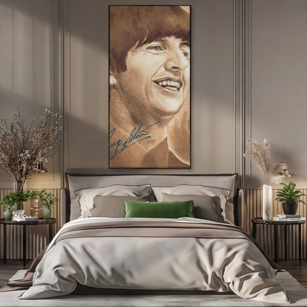 Tablou canvas cu tablou canvas portret ringo starr, in rama de aluminiu negru, pe perete intr-un dormitor